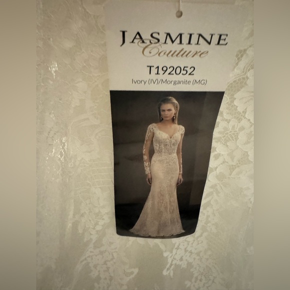 Beautiful brand new with tags Jasmine Couture wedding dress. Size 12. - Picture 5 of 10